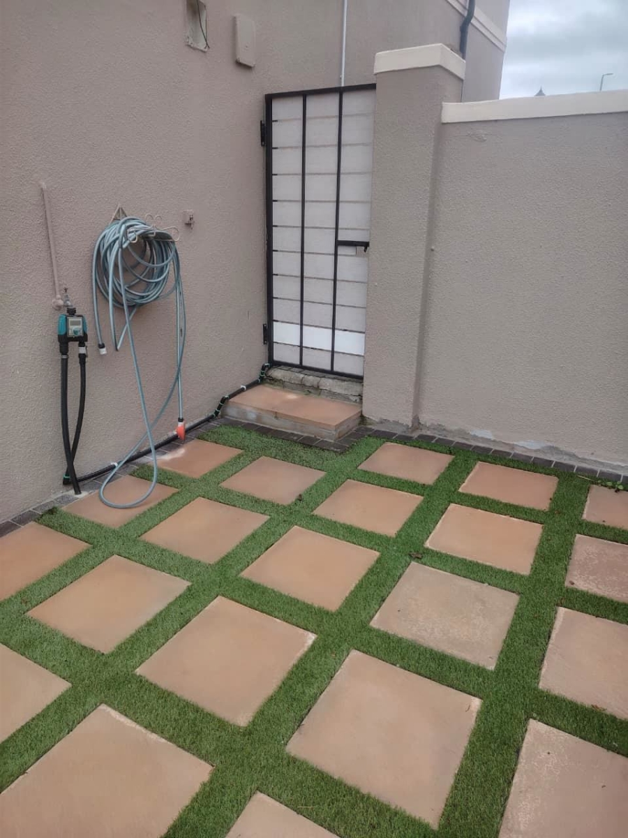 3 Bedroom Property for Sale in The Crest Western Cape